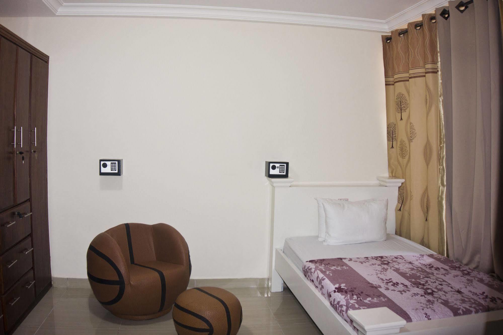 @Home Boutique B&B Hostel And Suite Accra Eksteriør billede
