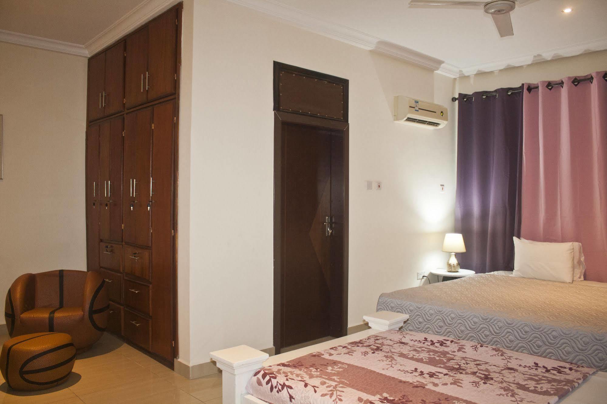 @Home Boutique B&B Hostel And Suite Accra Eksteriør billede