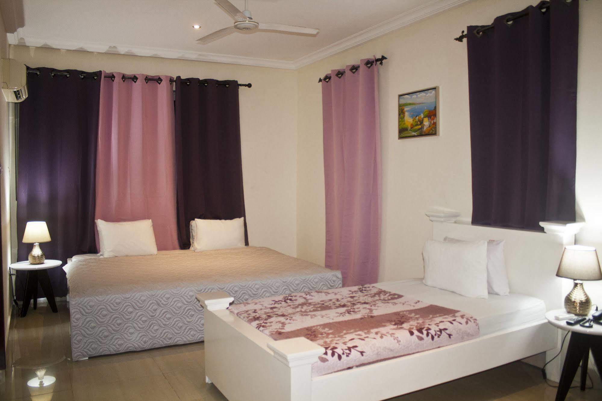 @Home Boutique B&B Hostel And Suite Accra Eksteriør billede